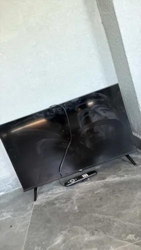 Tv 32 polegadas semi nova Ismart pra hoje barato demaisn