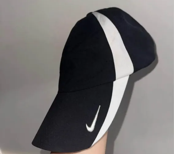 Boné Nike Club Preto listra branca
