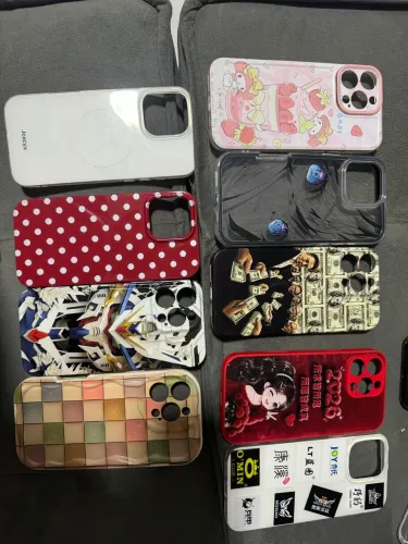 Kit com 5 capinhas novas para iPhone 16 Pro Max.