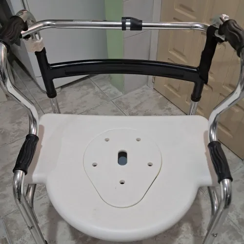 Cadeira/assento sanitário móvel