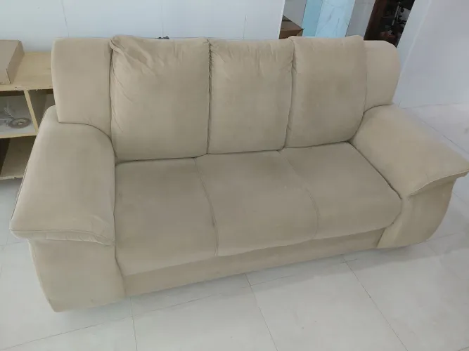 SOFÁ 3 LUGARES BEGE- CONSERVADO