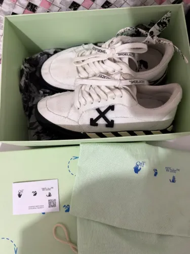 Off-White Vulcanized Low Canvas White Black