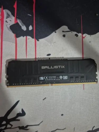 Memoria Crucial Ballistix 8GB (1x8) DDR4<br><br>2666Mhz Preta, BL8G26C16U4