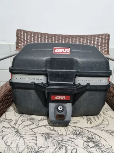Baú givi 27 litros