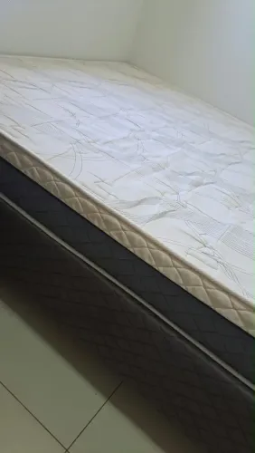 Cama de casal com colchão