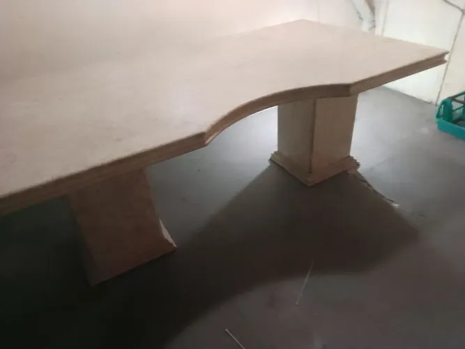 Mesa de mármore de 2,00x1,10 com pés em mármore e tampo de vidro