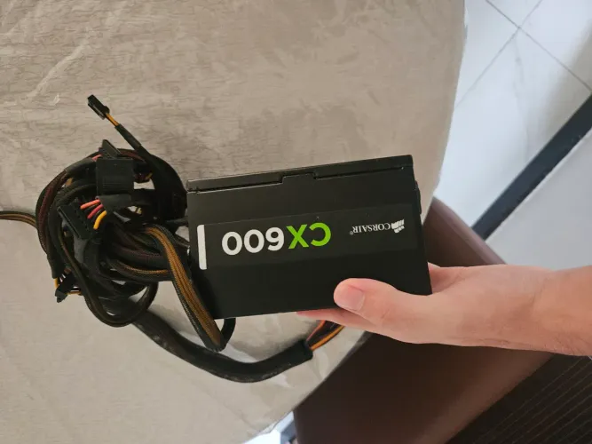 Fonte 600 watts corsair (ler descrição)