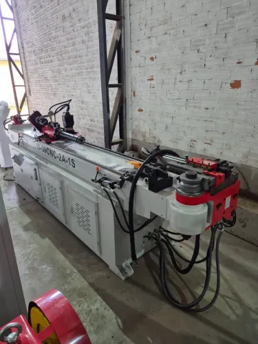 Curvadora de tubos CNC nova