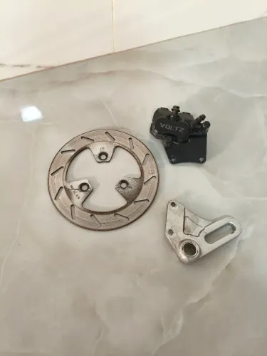 Kit de freio traseiro EV1 Sport (pinça, disco, pastilhas e suporte)