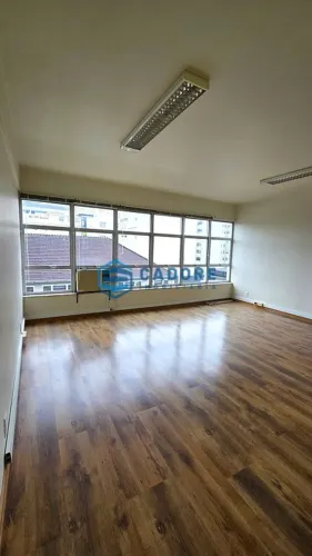 SALA AÉREA NO CENTRO COM 70m²