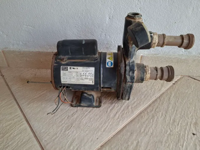 Bomba d'agua com defeito