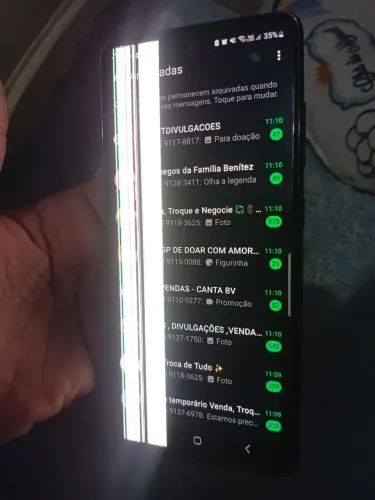 Vendo celular s20 fé pra concerto funcionando perfeitamente  só está com a tela assim 