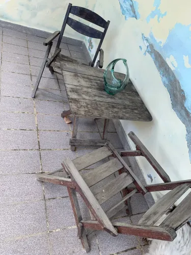 Mesinha com duas cadeiras recolhíveis 