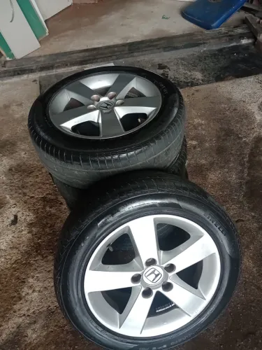 Roda e pneu do Honda civic 2008