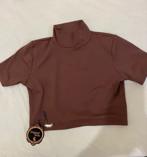 Blusa gola alta marrom ?
