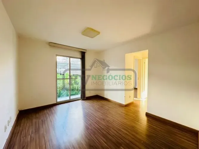 G/ São Pedro, poucos minutos da UFJF na principal via, apt térreo em um condomínio com áre