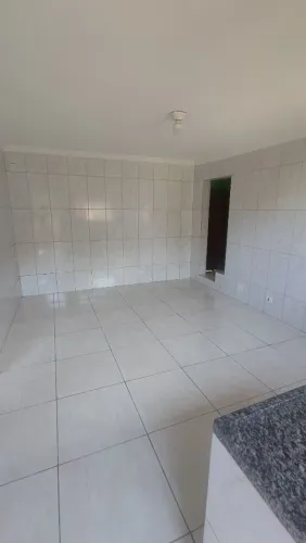 Casa 3 cômodos ( sem garagem)