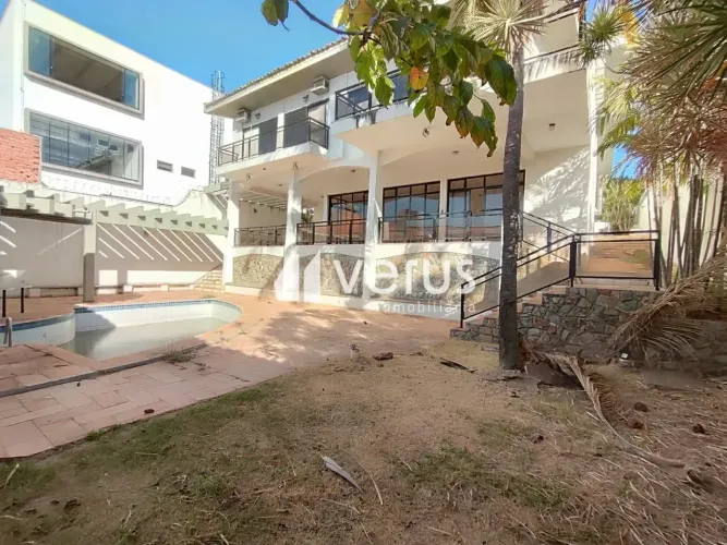 Casa de alto padrão no bairro Morada da Colina, com aproximadamente 700 m² de área constru