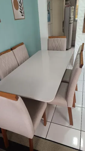 Mesa com 6 cadeiras de linho