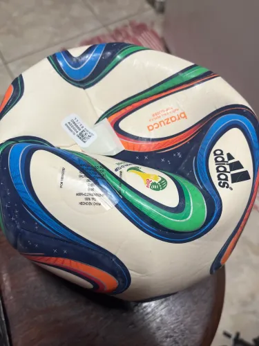 Bola oficial Adidas BRAZUCA da Copa do Mundo FIFA 2014