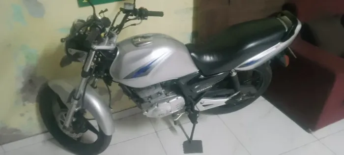 Moto Suzuki 125, top de linha * ZAP toda revisada, start jante paleta