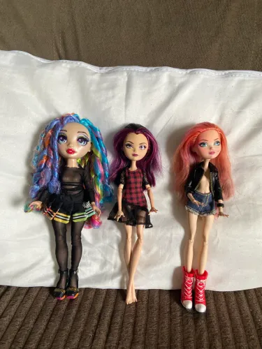 Ever after high e Rainbow High