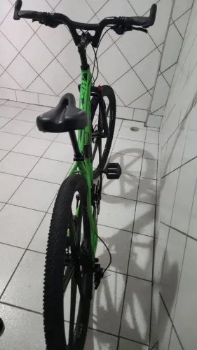 Vende-se Montain bikes aro 29 roda de magnésio 9 velocidade garfo e suspensao 1500,00
