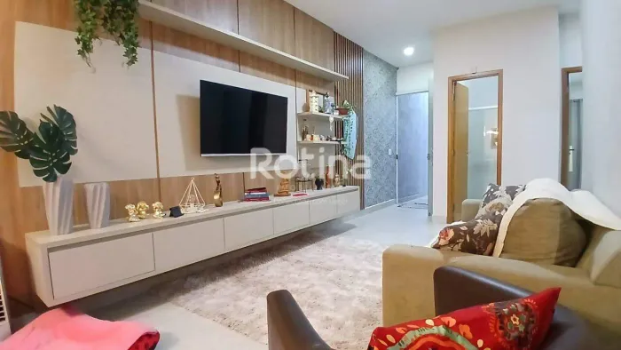 Casa à venda, 2 quartos, Novo Mundo - Uberlândia/MG - Rotina Imobiliária