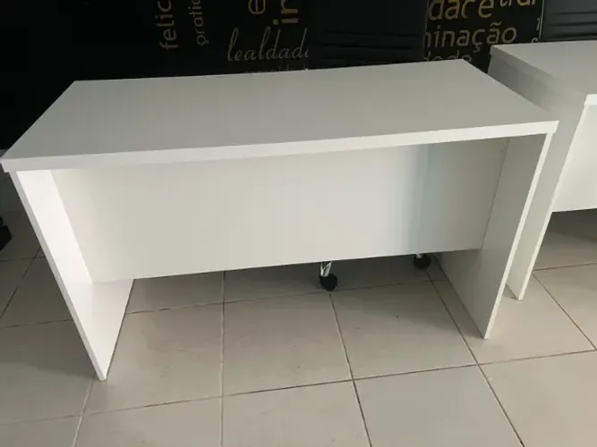 VENDO MESAS DE TRABALHO - COR BRANCA