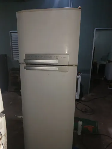 Geladeira frost free grande, entrego, gelando muito, electrolux