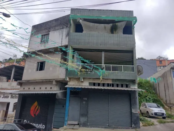 Prédio comercial e residencial em Rio Grande da Serra