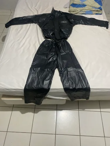 Capa de chuva tm: M (blusa e calça) e bota tm 40