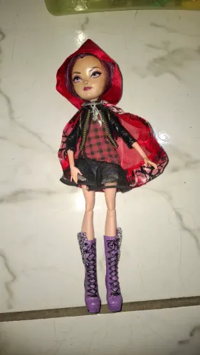 Bonecas com peças originais Ever After High