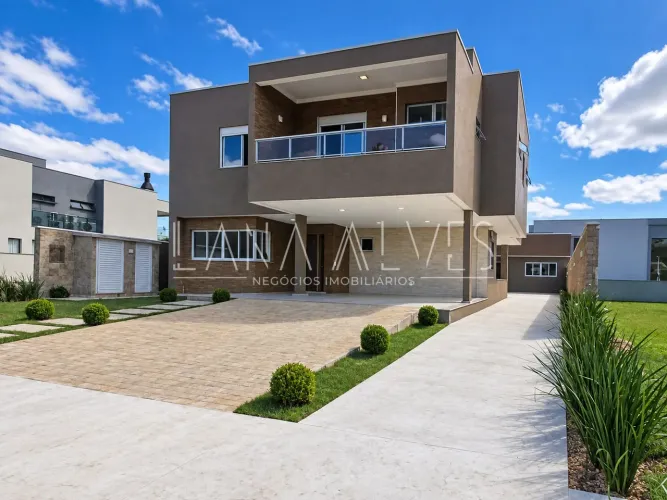 Casa com 5 Quarto(s) e 6 banheiro(s) para Alugar, 330 m² por R$ 20000 / Mês