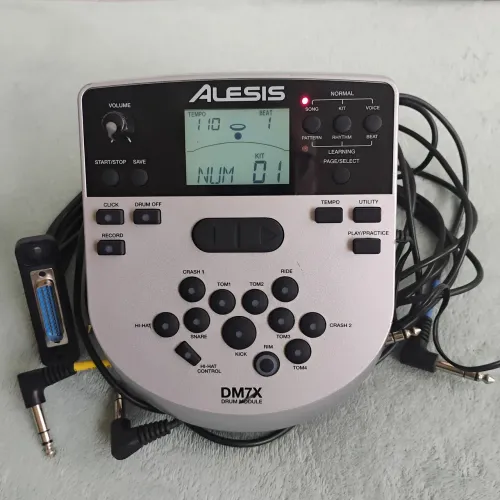 Módulo Bateria Eletrônica ALESIS DM7X 