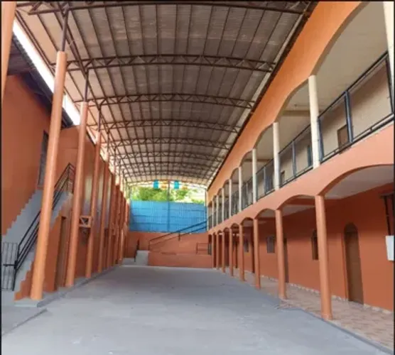 IMÓVEL COM 1.200 METROS QUADRADOS DE ÁREA CONSTRUIDA NO CENTRO DE LARANJAL DO JARI!