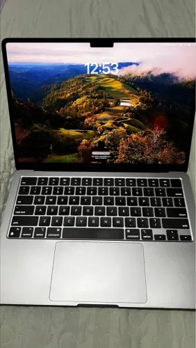 MacBook Air M2 (97% de saúde de bateria)