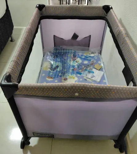 Vendo berço portátil voragem sleep completo, semi novo com colchão