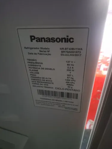 Geladeira Panasonic 2 portas. Parou de funcionar. Ótima para conserto, gela muito bem.