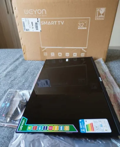 Smart TV Lacrada Tela Infinita Lançamento Sem Uso