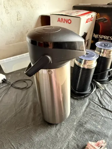 Vendi garrafa térmica Aladim nova