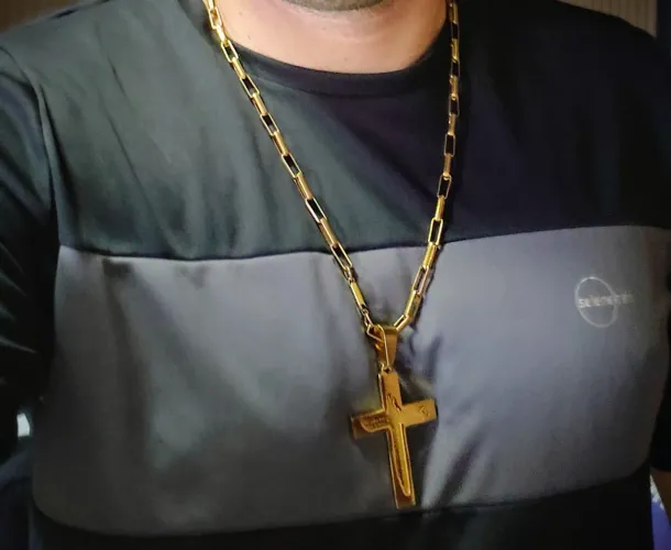 Vende se colar da moeda antiga. 
