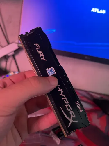 Memória ram ddr4 - 8gb não sei a frequência 