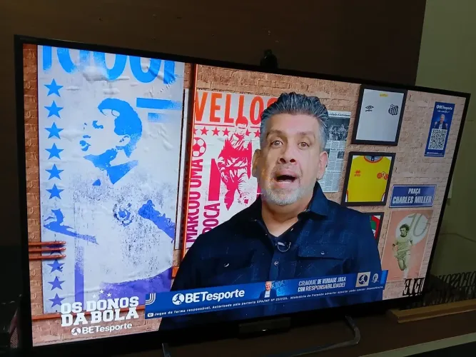 Televisão Sony com pequeno Defeito a tela fica aberta depois fecha e volta de novo