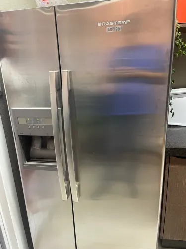Geladeira Brastemp syde by syde 561 Litros, com produção de gelo e filtro de água