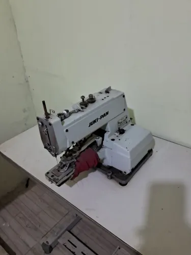 Vendo essa máquina botoneira bem conservada 
