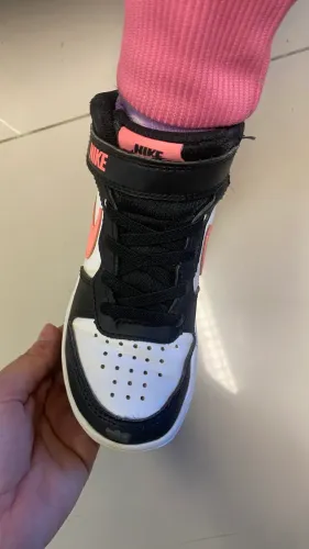 Nike infantil modelo Court Borough original 27