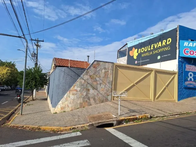 Casa com 3 dormitórios para alugar, 150 m² por R$ 3.950,00/mês - Marília - Marília/SP
