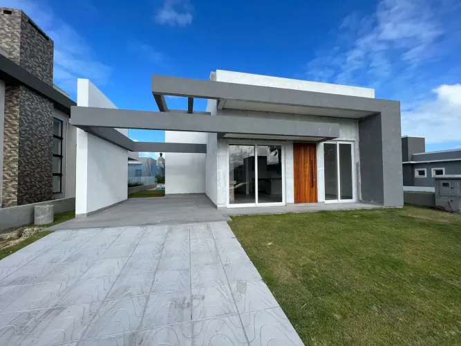 Casa nova, mobiliada e em condominio fechado, bom negócio!