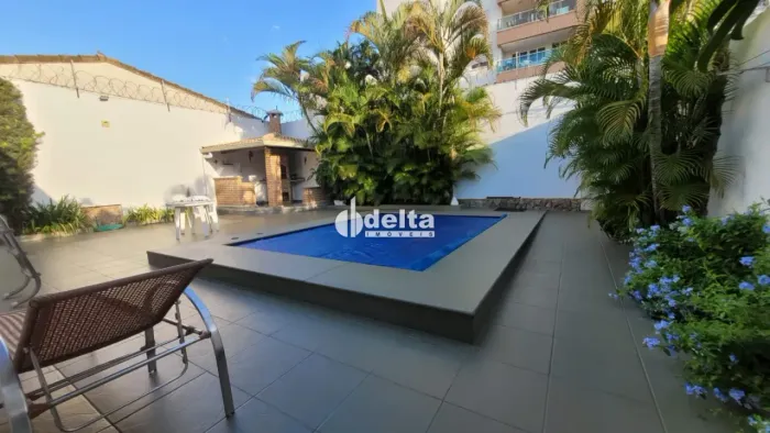 Casa com 3 quartos sendo 1 suíte disponível para venda no bairro Patrimônio em Uberlândia-